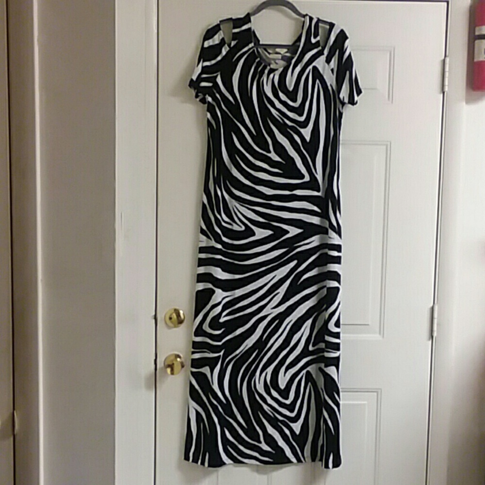 Chico's black and white peek a boo shoulder dress